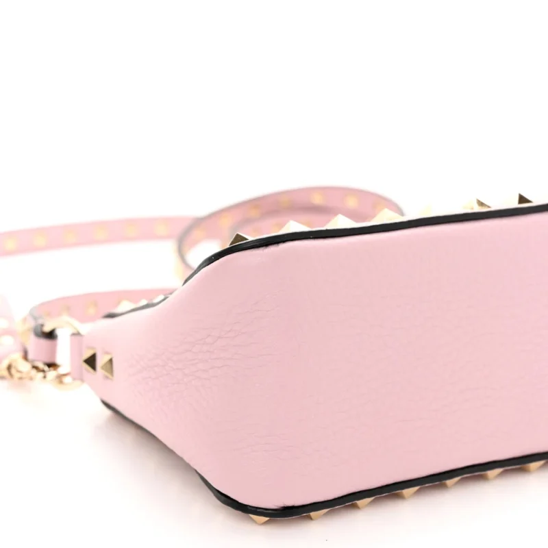 VALENTINO GARAVANI SMALL ROCKSTUD FLIP LOCK SHOULDER BAG WATER ROSE PEBBLED CALFSKIN LEATHER GOLD HARDWARE - Image 4