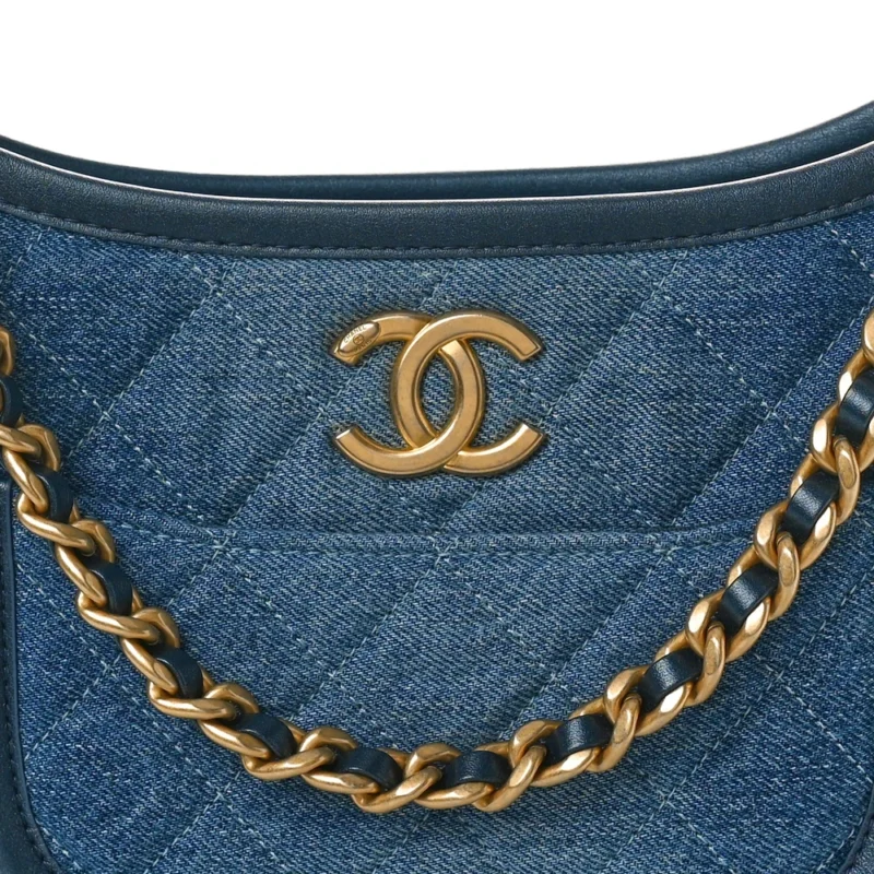 CHANEL HOBO MEDIUM BLUE QUILTED WASHED DENIM AGED GOLD HARDWARE - Image 8