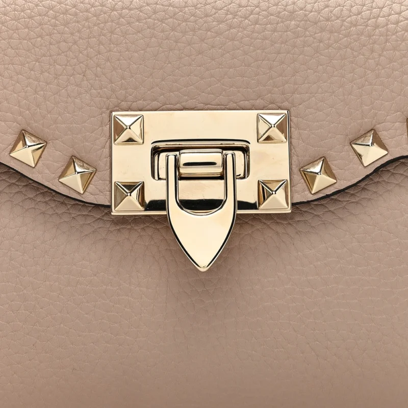 VALENTINO GARAVANI MEDIUM ROCKSTUD FLIP LOCK SHOULDER BAG POUDRE PEBBLED CALFSKIN LEATHER - Image 9