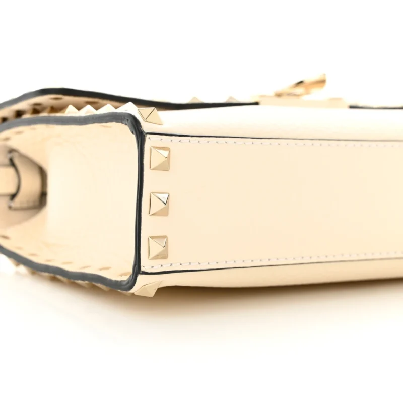 VALENTINO GARAVANI MEDIUM ROCKSTUD FLIP LOCK CROSSBODY BAG LIGHT IVORY PEBBLED CALFSKIN LEATHER GOLD HARDWARE - Image 5