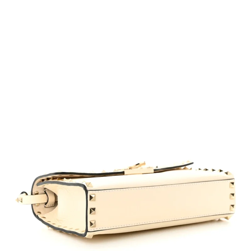VALENTINO GARAVANI MEDIUM ROCKSTUD FLIP LOCK CROSSBODY BAG LIGHT IVORY PEBBLED CALFSKIN LEATHER GOLD HARDWARE - Image 6