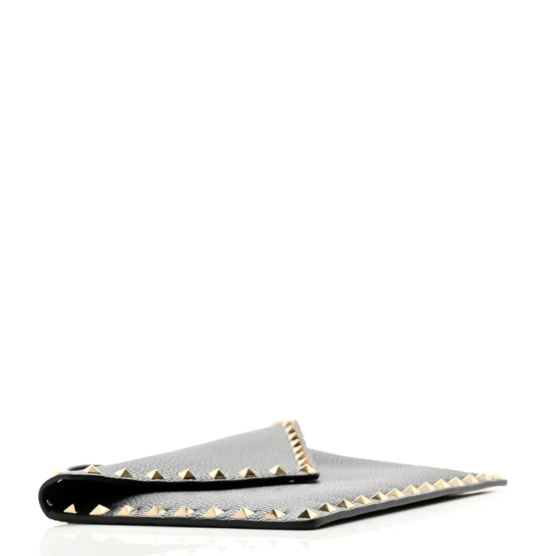 VALENTINO GARAVANI MEDIUM ROCKSTUD ENVELOPE FLAT WRISTLET POUCH BLACK PEBBLED CALFSKIN LEATHER LIGHT GOLD HARDWARE - Image 4