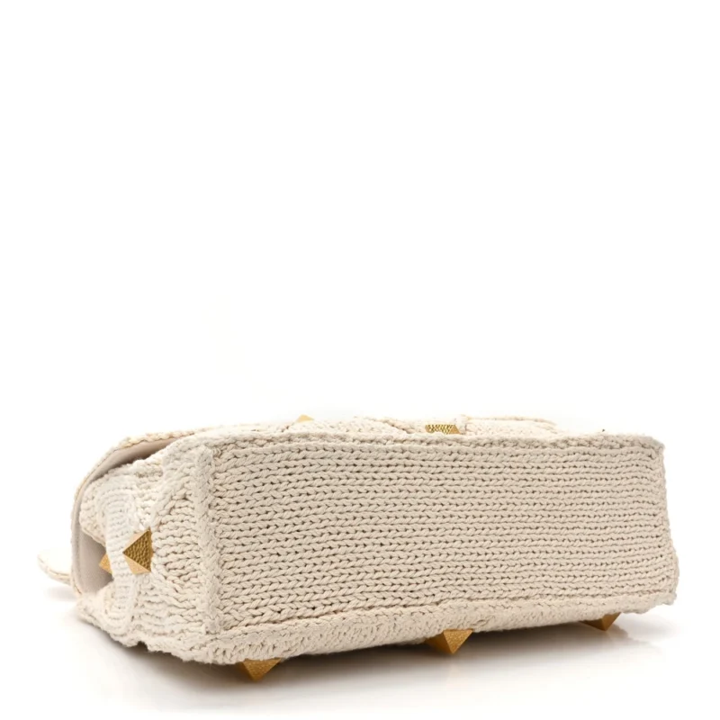 VALENTINO GARAVANI LARGE ROMAN STUD SHOULDER BAG ECRU KNIT GOLD HARDWARE - Image 5