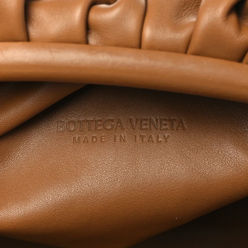 BOTTEGA VENETA OVERSIZED THE POUCH CLUTCH CAMMELLO SMOOTH BUTTER CALF LEATHER - Image 2