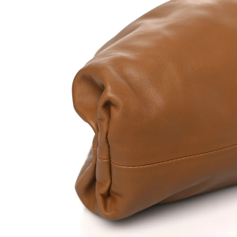 BOTTEGA VENETA OVERSIZED THE POUCH CLUTCH CAMMELLO SMOOTH BUTTER CALF LEATHER - Image 4