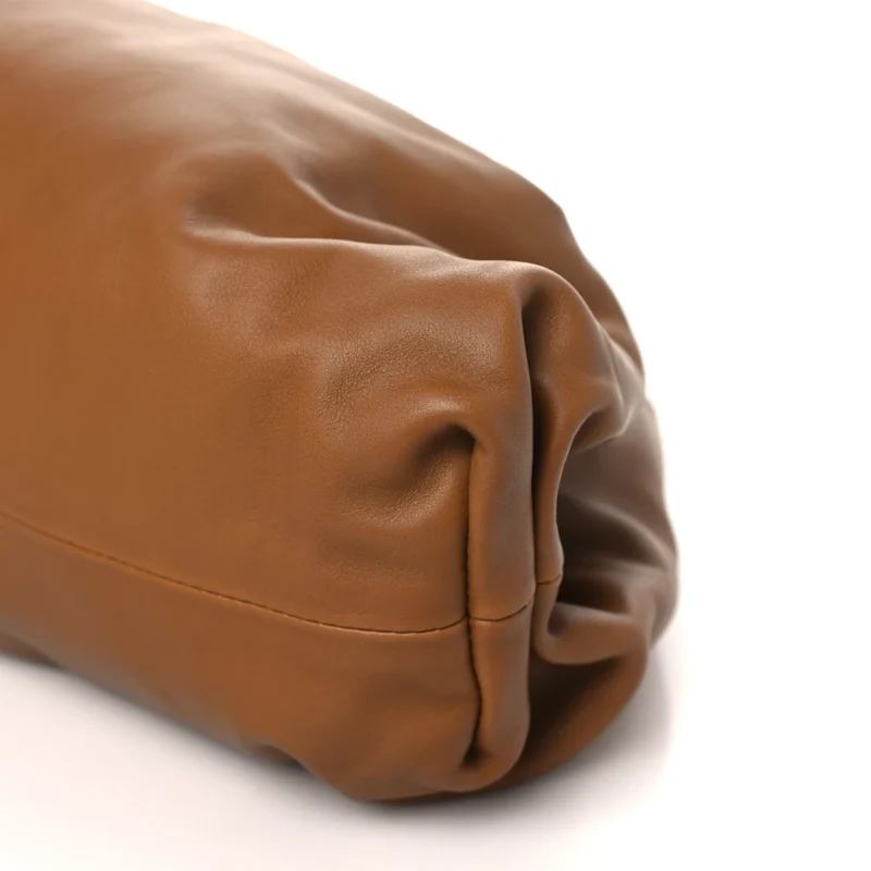 BOTTEGA VENETA OVERSIZED THE POUCH CLUTCH CAMMELLO SMOOTH BUTTER CALF LEATHER - Image 5