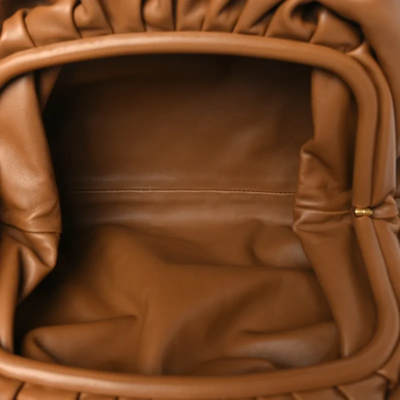 BOTTEGA VENETA OVERSIZED THE POUCH CLUTCH CAMMELLO SMOOTH BUTTER CALF LEATHER - Image 7