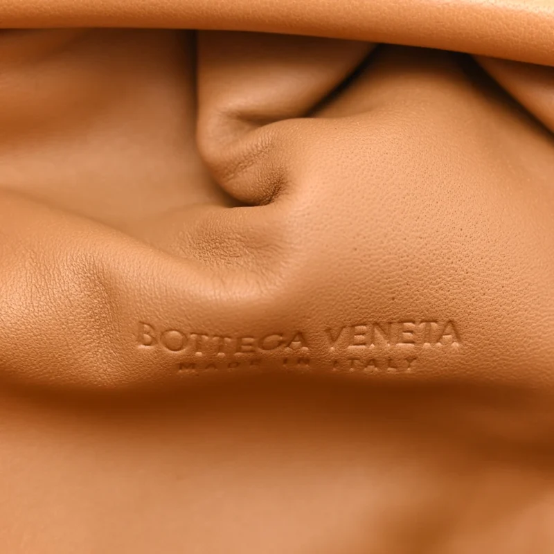 BOTTEGA VENETA MAXI INTRECCIATO THE POUCH OVERSIZED CLUTCH CARAMEL NAPPA LEATHER - Image 2