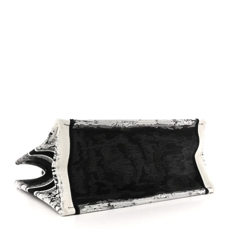 DIOR MEDIUM NEW YORK BOOK TOTE BLACK/WHITE EMBROIDERED CANVAS - Image 6