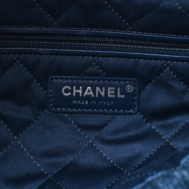 CHANEL 22 BLUE DENIM HANDBAG ?C LUXURY QUALITY - Image 3