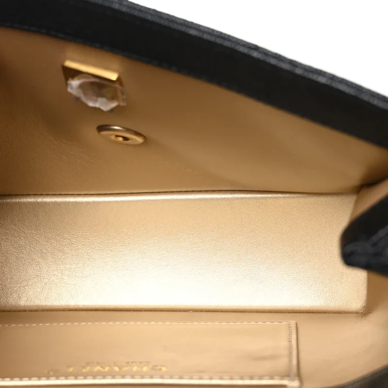 GRADE BLUE CHANEL 19 HANDBAG | DESIGNER QUALITY - Image 7