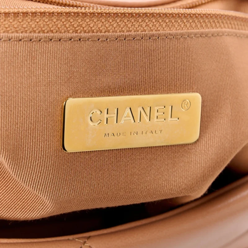 GRADE CHANEL 19 BROWN LAMBSKIN HANDBAG - Image 2
