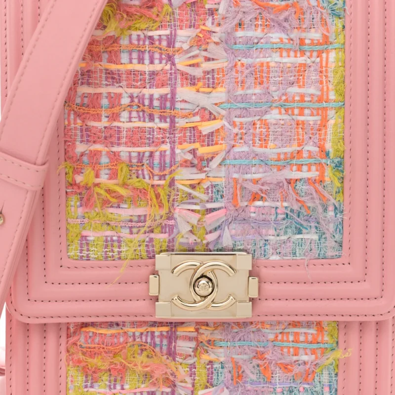 CHANEL NORTH-SOUTH BOY FLAP MEDIUM PINK TWEED & QUILTED CALFSKIN LEATHER LIGHT GOLD HARDWARE - Image 8