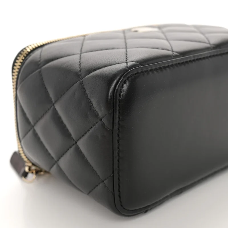 CHANEL VANITY CASE WITH CHAIN SMALL BLACK QUILTED LAMBSKIN LEATHER LIGHT GOLD HARDWARE - Image 3
