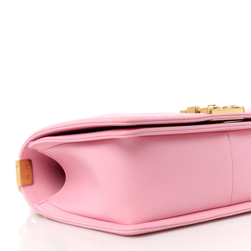 CHANEL BOY FLAP MEDIUM LIGHT PINK QUILTED CALFSKIN LEATHER AGED GOLD HARDWARE - Image 3