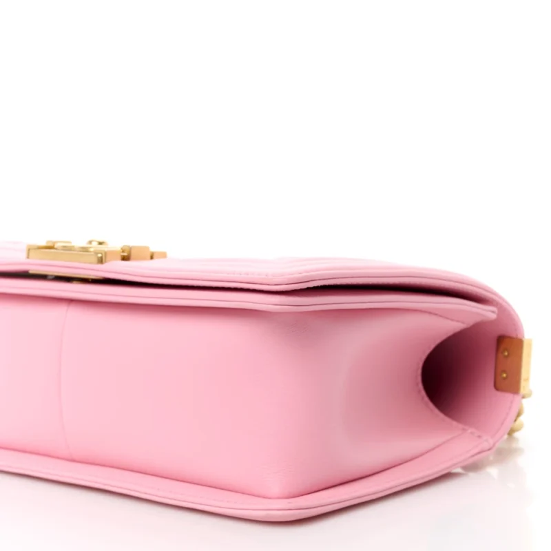 CHANEL BOY FLAP MEDIUM LIGHT PINK QUILTED CALFSKIN LEATHER AGED GOLD HARDWARE - Image 4