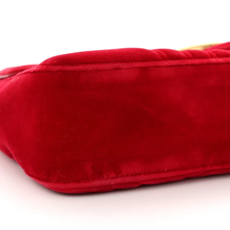GUCCI MEDIUM GG MARMONT SHOULDER BAG HIBISCUS RED VELVET MATELASS?? LEATHER AGED GOLD HARDWARE - Image 4