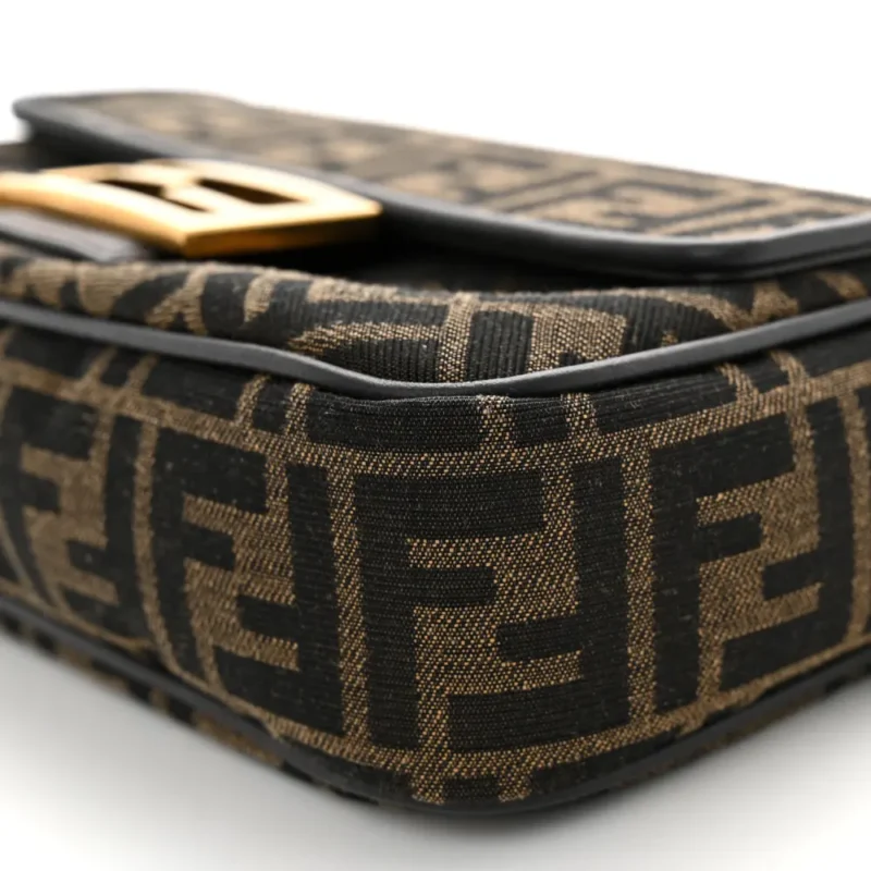 FENDI FF 1974 MIDI CHAIN BAGUETTE TOBACCO/MORO JACQUARD FABRIC AGED GOLD HARDWARE - Image 5