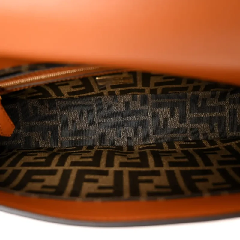 FENDI SMALL BAGUETTE BRANDY SHINY NAPPA LEATHER GOLD HARDWARE - Image 7