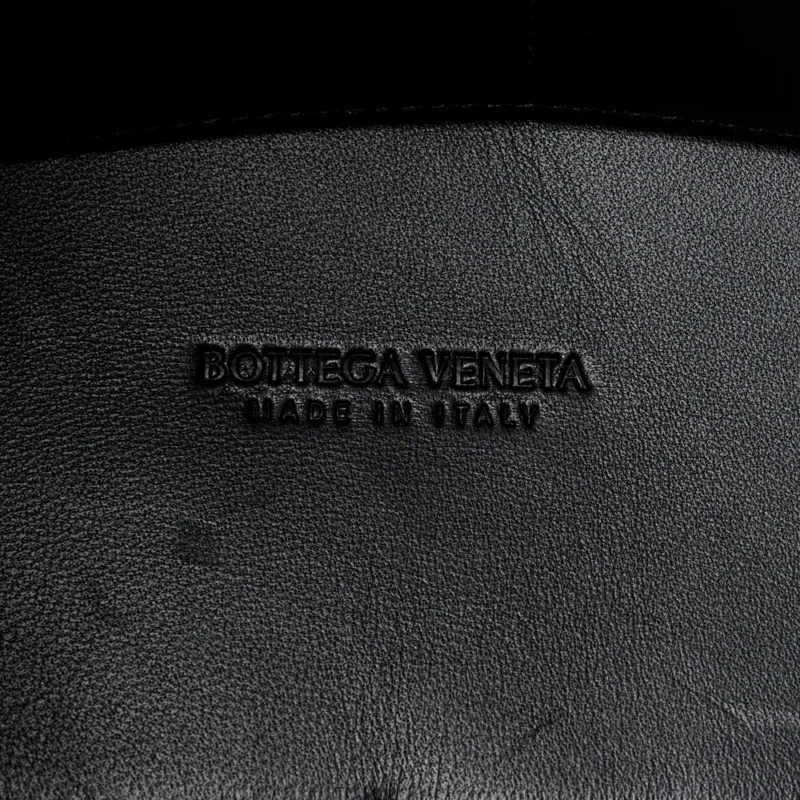 BOTTEGA VENETA MEDIUM INTRECCIATO ANDIAMO SHOULDER BAG BLACK NAPPA LEATHER GOLD HARDWARE - Image 2