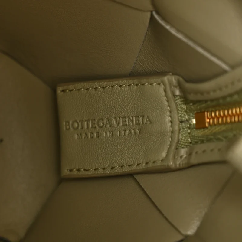 BOTTEGA VENETA MAXI INTRECCIO SMALL CASSETTE CAMERA BAG TRAVERTINE LAMBSKIN LEATHER - Image 2