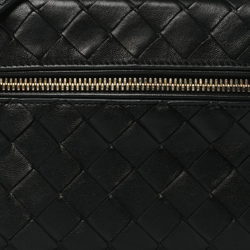 BOTTEGA VENETA MEDIUM INTRECCIATO BANG BANG VANITY CASE BLACK CALFSKIN LEATHER GOLD HARDWARE - Image 8