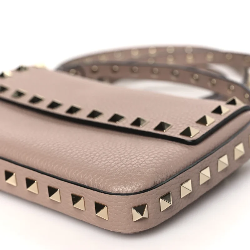 VALENTINO GARAVANI SMALL ROCKSTUD CROSSBODY POUCH POUDRE GRAINY CALFSKIN LEATHER GOLD HARDWARE - Image 5