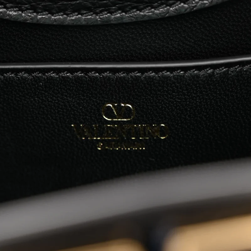VALENTINO GARAVANI MEDIUM VLOGO SIGNATURE SHOULDER BAG BLACK GRAINY CALFSKIN LEATHER GOLD HARDWARE - Image 2