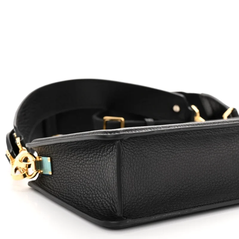 VALENTINO GARAVANI MEDIUM VLOGO SIGNATURE SHOULDER BAG BLACK GRAINY CALFSKIN LEATHER GOLD HARDWARE - Image 4