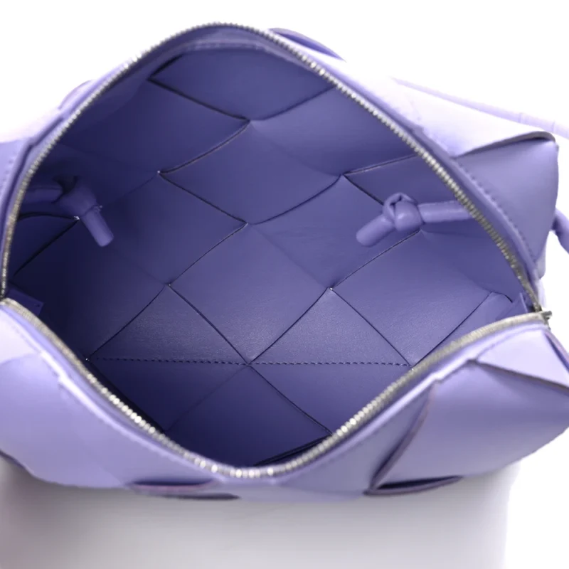 BOTTEGA VENETA BUBBLE WRAP MINI POUCH METALLIC GOLD FABRIC - Image 7