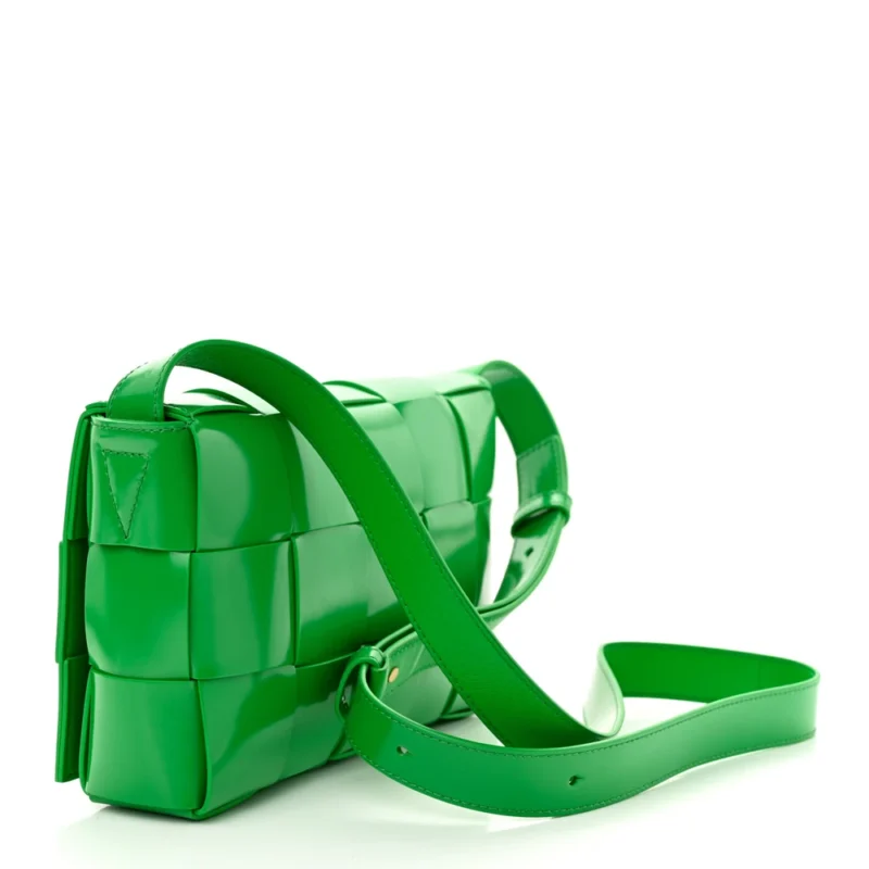 BOTTEGA VENETA MAXI INTRECCIATO CASSETTE CROSSBODY BAG PARAKEET PATENT LEATHER - Image 3