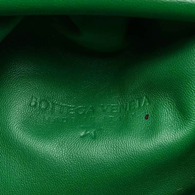 BOTTEGA VENETA INTRECCIATO THE POUCH OVERSIZED CLUTCH RACING GREEN NAPPA LEATHER - Image 2