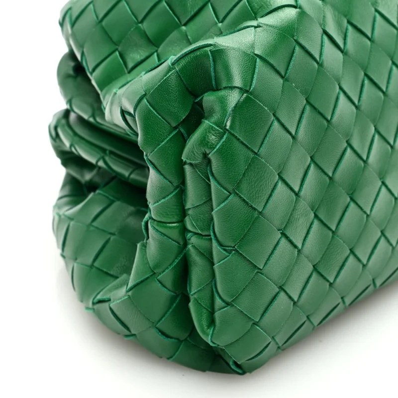 BOTTEGA VENETA INTRECCIATO THE POUCH OVERSIZED CLUTCH RACING GREEN NAPPA LEATHER - Image 4