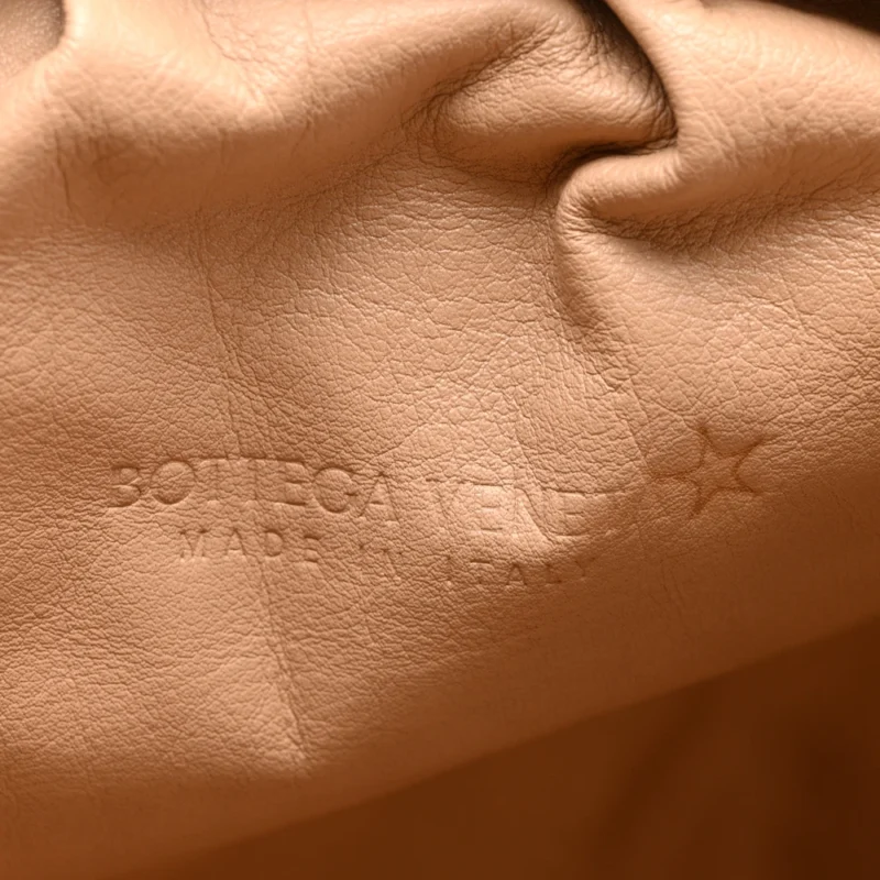 BOTTEGA VENETA OVERSIZED THE POUCH CLUTCH NUDE SMOOTH BUTTER CALF LEATHER - Image 2