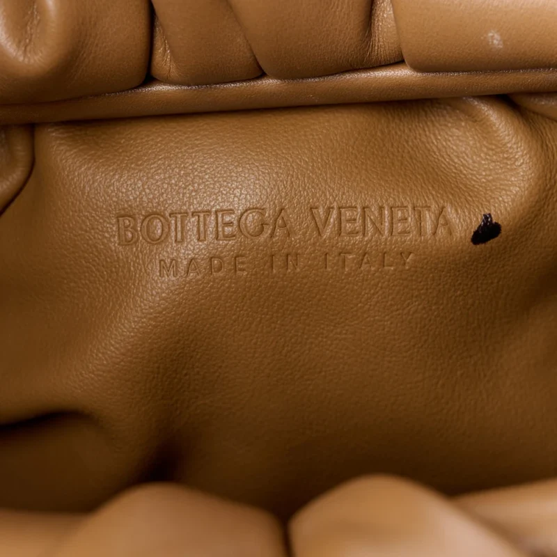 BOTTEGA VENETA SMALL THE SHOULDER POUCH CAMMELLO SMOOTH BUTTER CALF LEATHER - Image 2