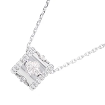 VAN CLEEF & ARPELS PERL??E CLOVER PENDANT
