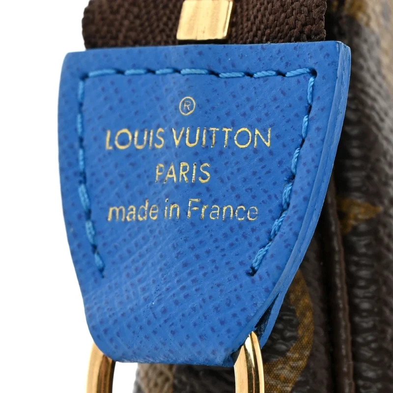 LOUIS VUITTON MINI VENICE POCHETTE ACCESSORIES 2019 CHRISTMAS ANIMATION MONOGRAM CANVAS GOLD HARDWARE - Image 2