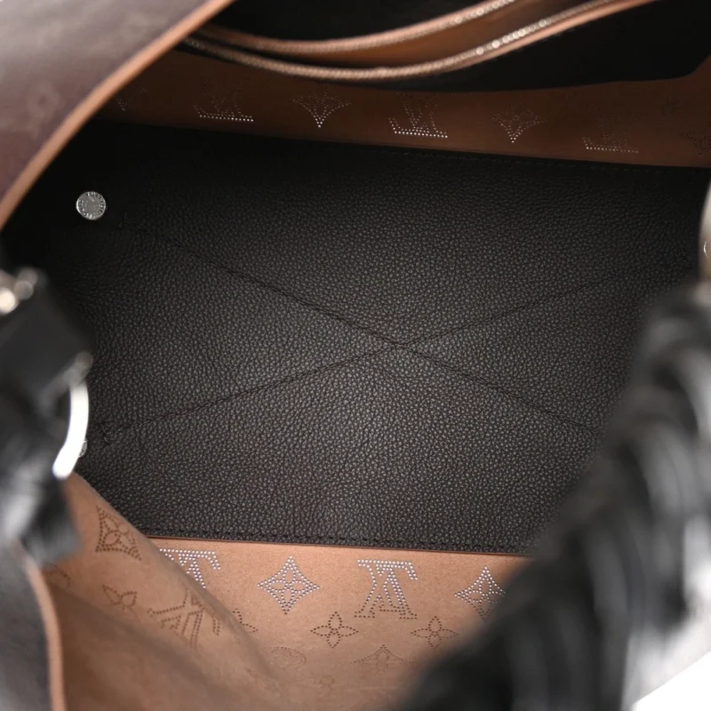 LOUIS VUITTON CARMEL HOBO GM CHOCOLATE MAHINA LEATHER CASHMERE BEIGE INTERIOR - Image 7