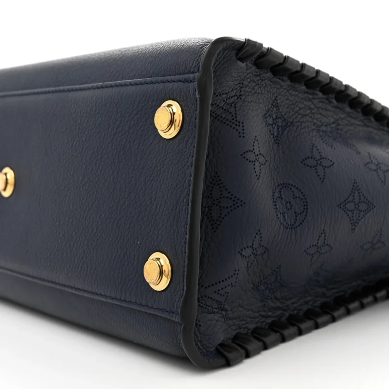 LOUIS VUITTON ON MY SIDE MM NAVY BRAIDED MAHINA CALFSKIN LEATHER BRASS HARDWARE - Image 4