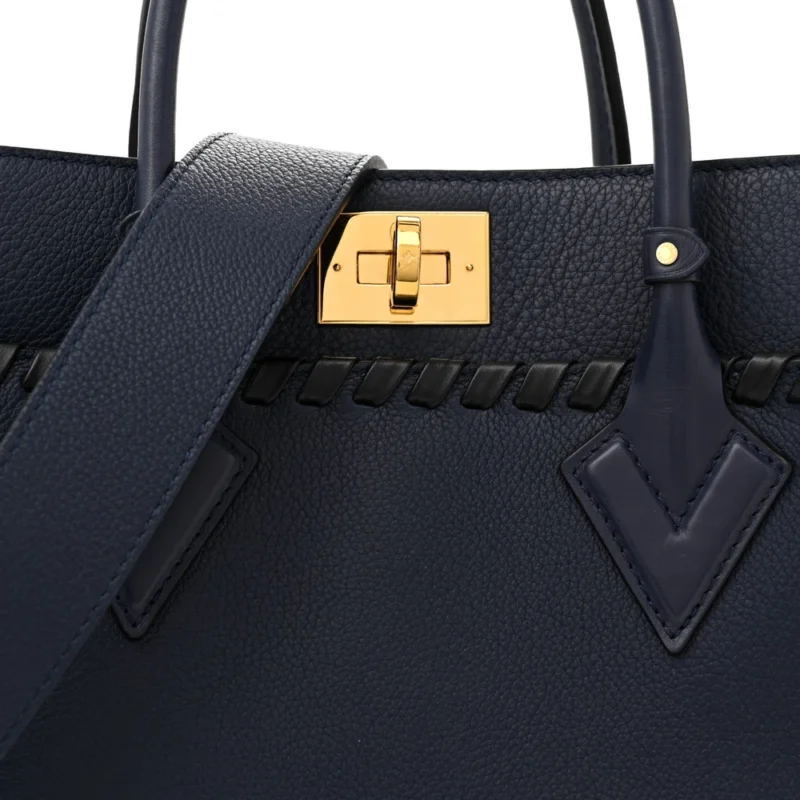 LOUIS VUITTON ON MY SIDE MM NAVY BRAIDED MAHINA CALFSKIN LEATHER BRASS HARDWARE - Image 8
