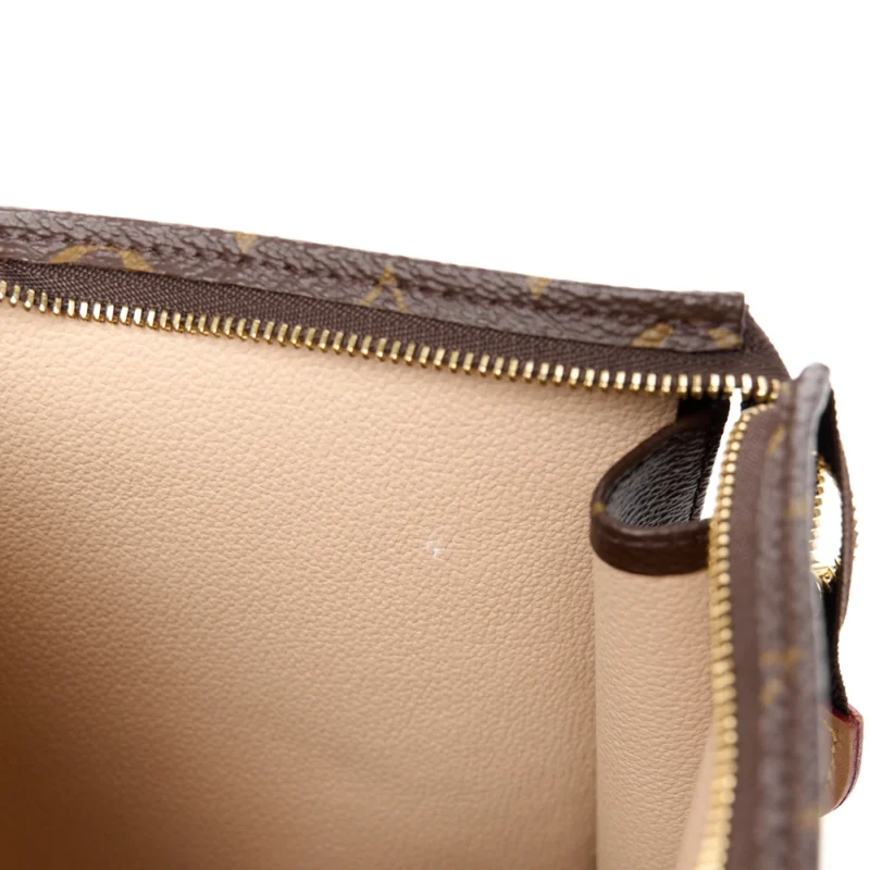 LOUIS VUITTON TOILETRY POUCH 26 MONOGRAM CANVAS - Image 9