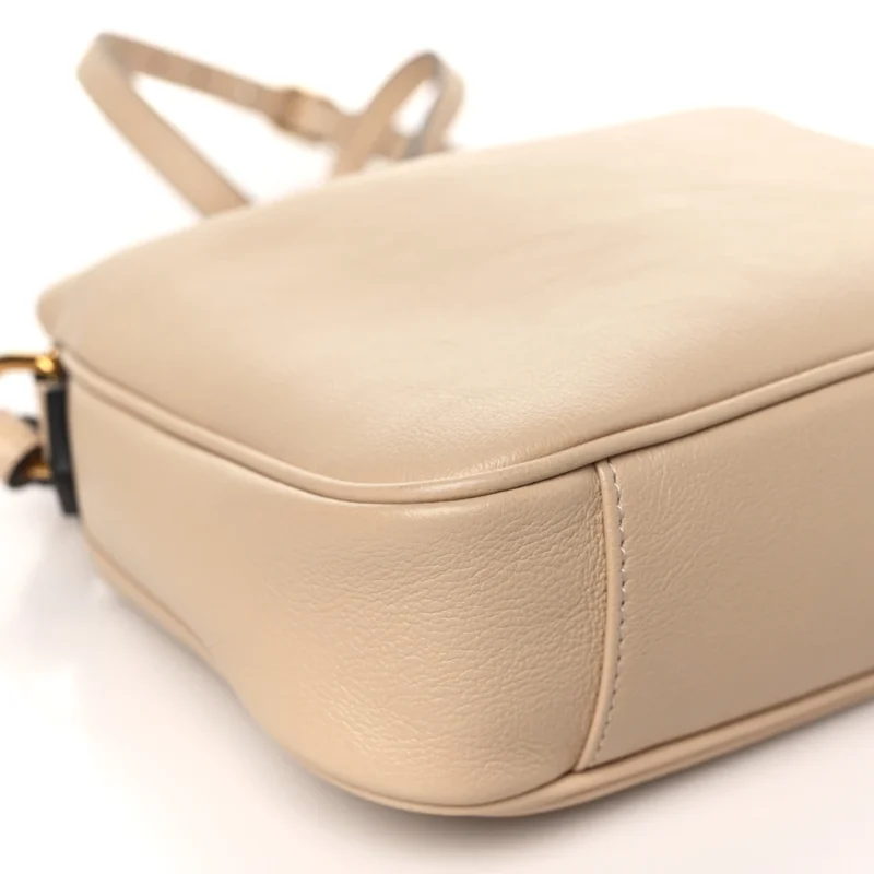 GUCCI SMALL DIANA SHOULDER BAG LIGHT BEIGE TEXTURED DOLLAR CALFSKIN LEATHER AGED GOLD HARDWARE - Image 4
