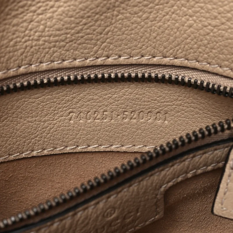 GUCCI SMALL DIANA SHOULDER BAG LIGHT BEIGE TEXTURED DOLLAR CALFSKIN LEATHER AGED GOLD HARDWARE - Image 8