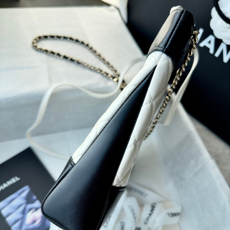 CHANEL QUILTED LAMBSKIN LEATHER BLACK AND WHITE COLOR MATCHING CROSSBODY BAGS - Image 7