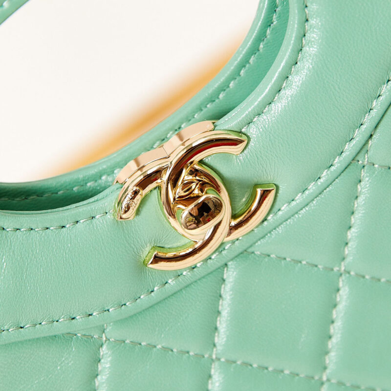 CHANEL OIL WAX LEATHER GREEN CROSSBODY BAGS - Image 2