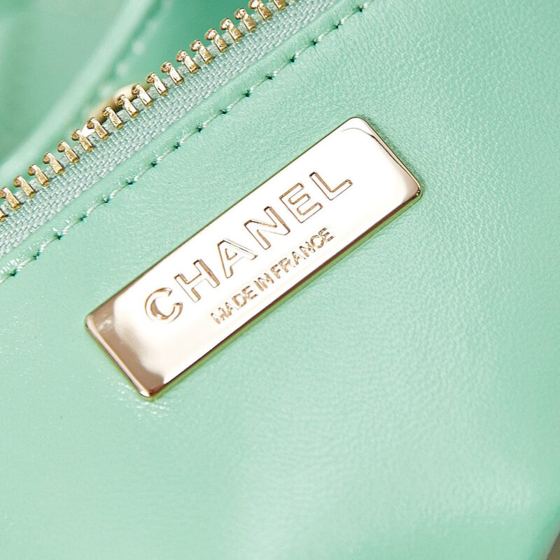 CHANEL OIL WAX LEATHER GREEN CROSSBODY BAGS - Image 9