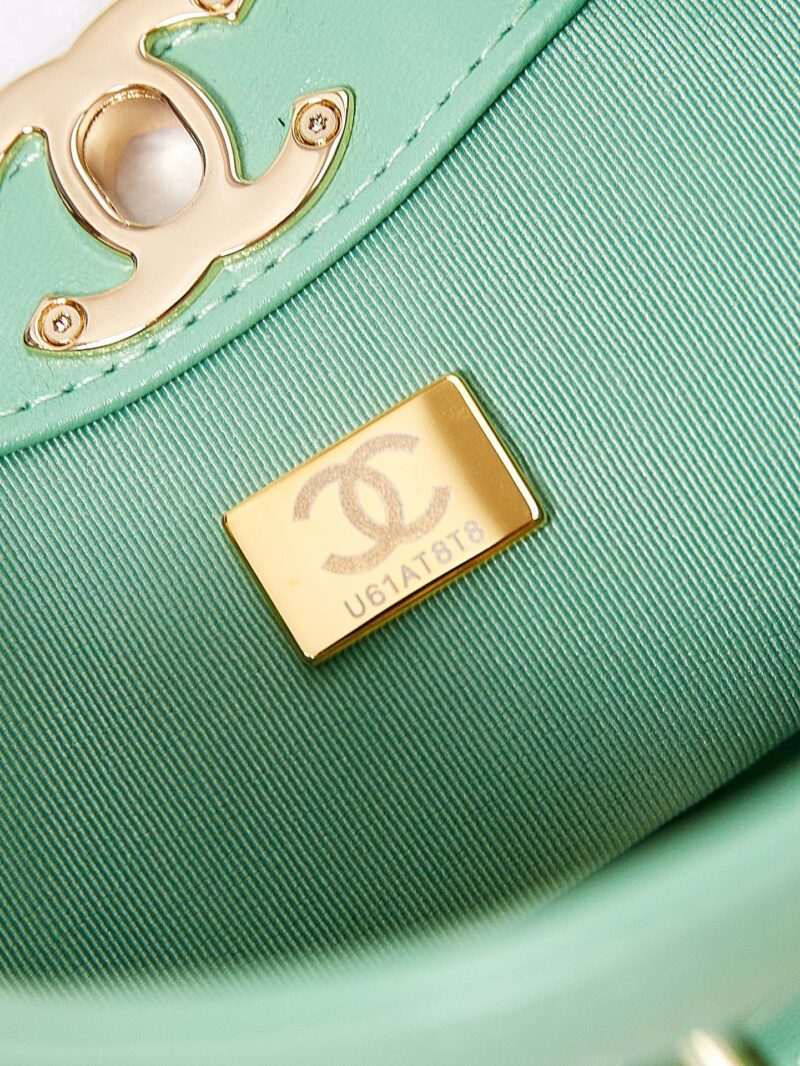 CHANEL OIL WAX LEATHER GREEN CROSSBODY BAGS - Image 10