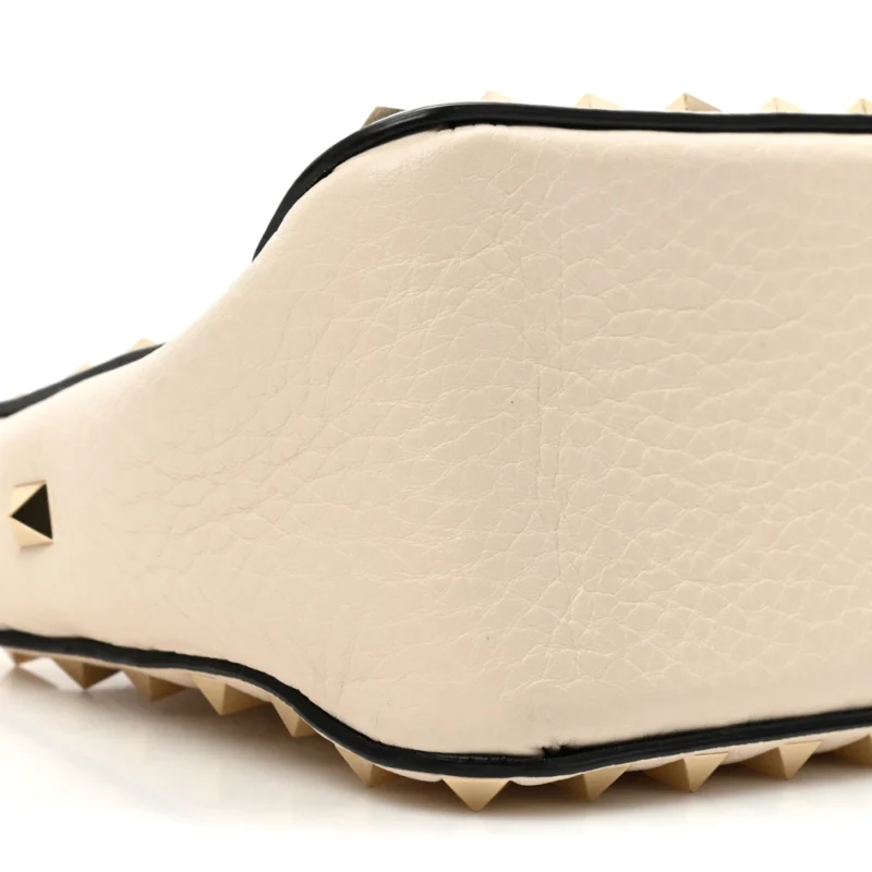 VALENTINO GARAVANI SMALL ROCKSTUD FLIP LOCK SHOULDER BAG LIGHT IVORY PEBBLED CALFSKIN LEATHER LIGHT GOLD HARDWARE - Image 4