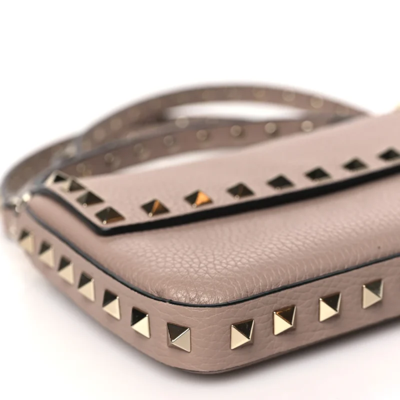 VALENTINO GARAVANI SMALL ROCKSTUD CROSSBODY POUCH POUDRE GRAINY CALFSKIN LEATHER GOLD HARDWARE - Image 4