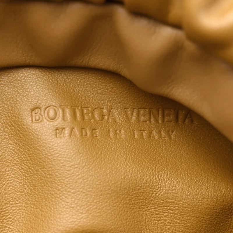 BOTTEGA VENETA MEDIUM INTRECCIATO THE POUCH CHAIN BAG CAMMELLO CALFSKIN LEATHER GOLD HARDWARE - Image 2